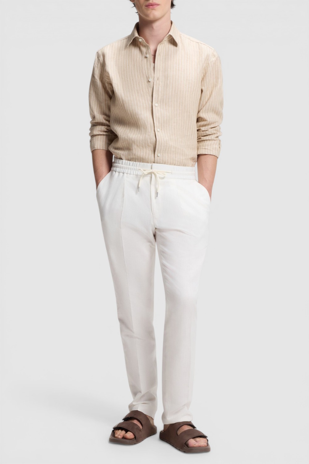 תמונת כל הלוק של כפכפי סלייד